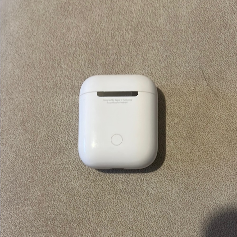 Apple AirPods Charging Case & headphones